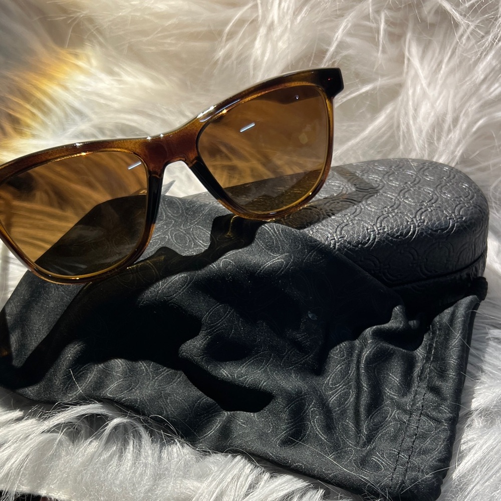 Oakley Moonlighter Stylish Brown Sunglasses with Case